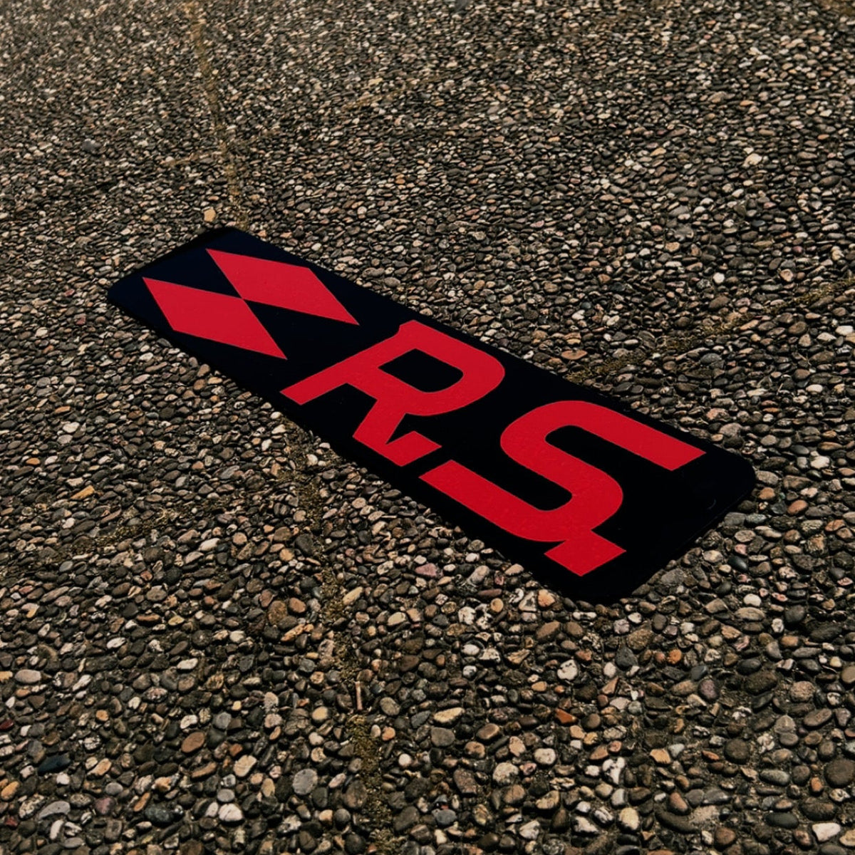 Cache-Plaque R.S.
